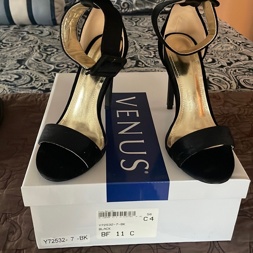 New in box black velvet Venus heels